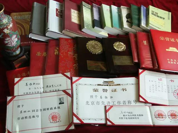 中央财经大学毕业证封面
